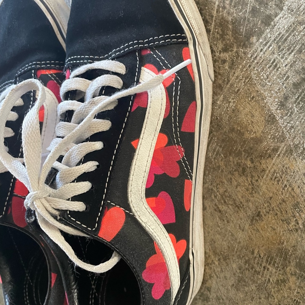 Vans Black and Red Women's Sneakers with hearts. - Picture 2 of 4